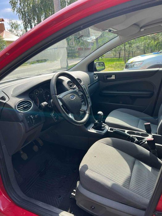 Ford Focus универсал (1,8 газ/бензин 2007 год)