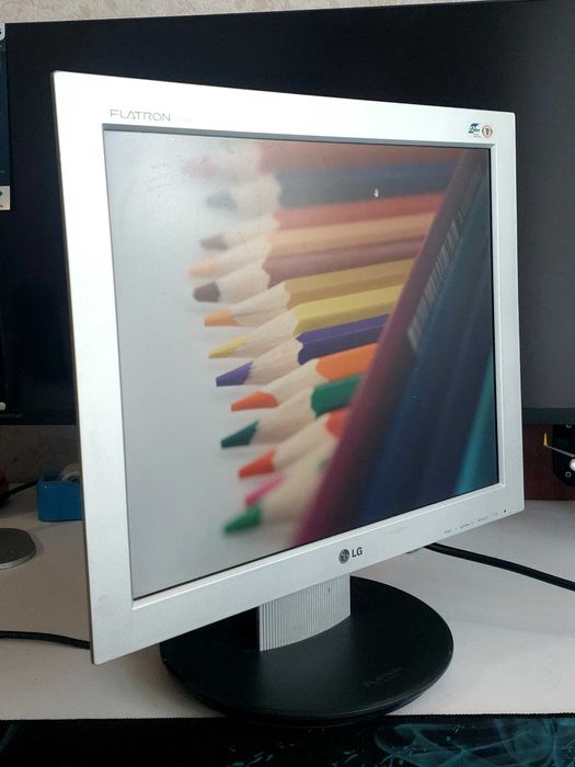 Монітор LG flatron l1730s 17 дюймів