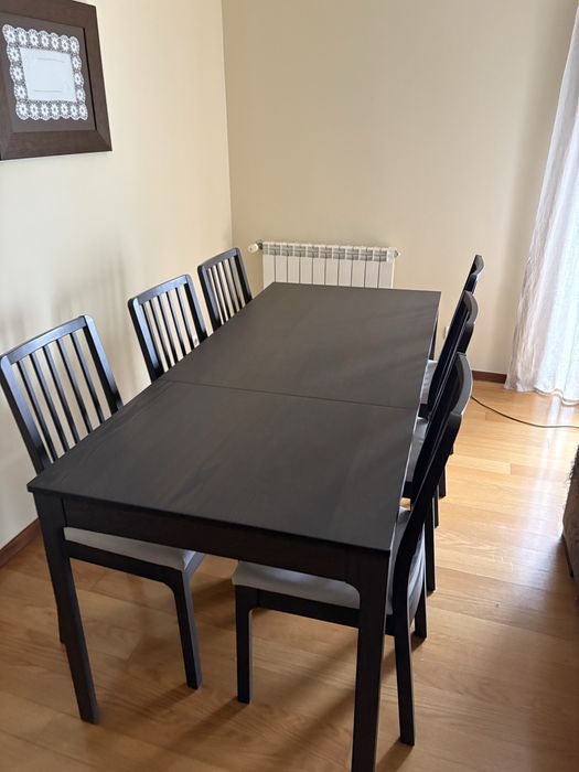 Conjunto mesa extensivel e 6 cadeiras