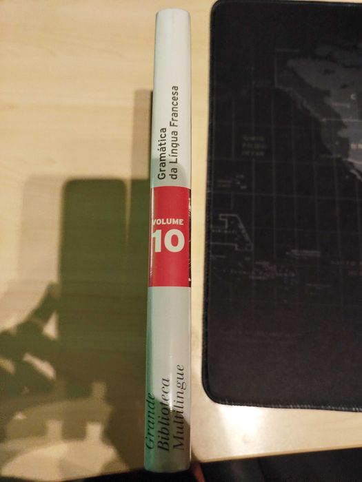 Dicionário e livro de gramática língua francesa