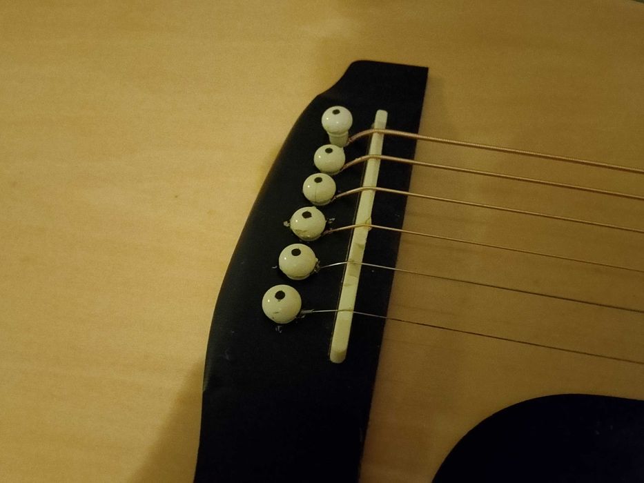 Akustyczna gitara vibe