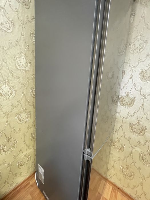 Холодильник Bosch KGN39VI306 робочий