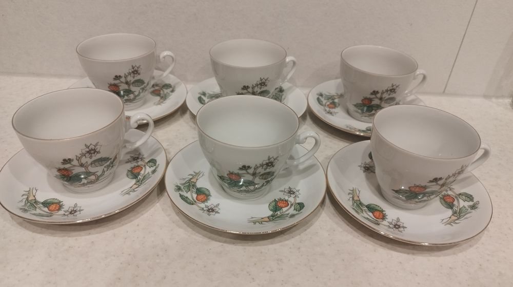 Zestaw filiżanek z podstawkami, porcelana Włocławek