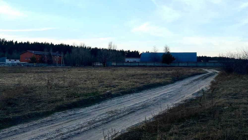 Продам земельну ділянку 16 соток в с. Старі Петрівці ( Промзона).