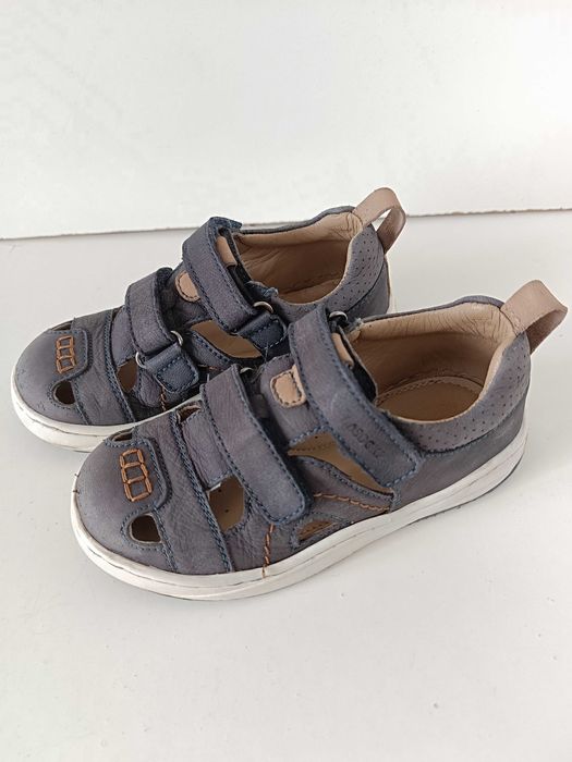 р 9 /26 сірі шкіряні закриті босоніжки сандалі на хлопчика на липучках