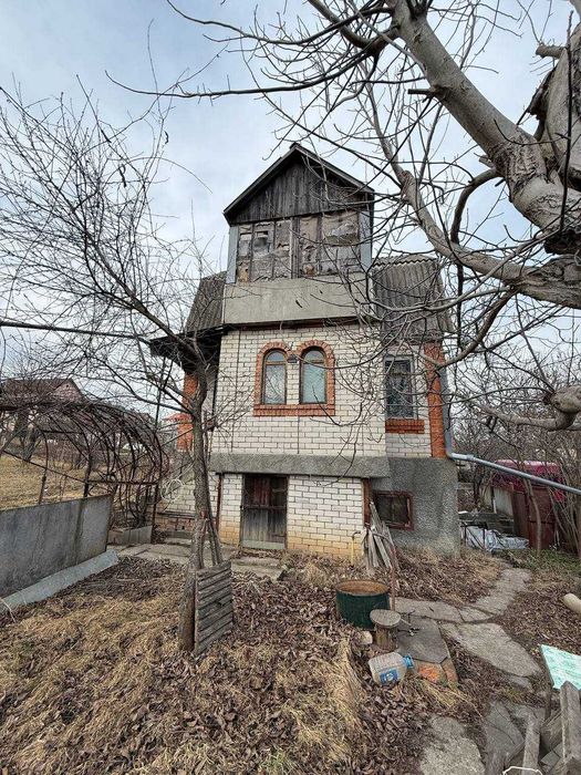 Продаж дачного будинку за Дубовим озером