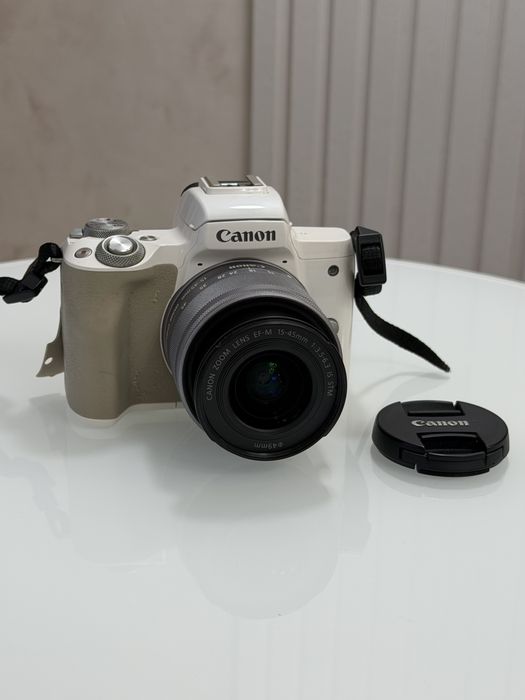 Продам Canon EOS M50 в белом цвете с объективом EF-M 15–45mm IS STM.