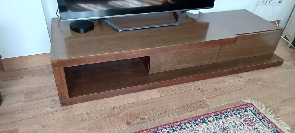 Móvel para televisão e multimédia