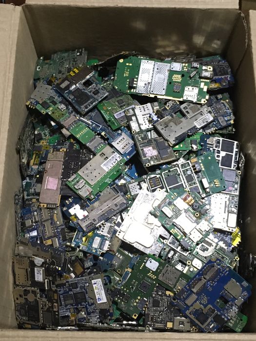 Плати мобільних телефонів на вагу