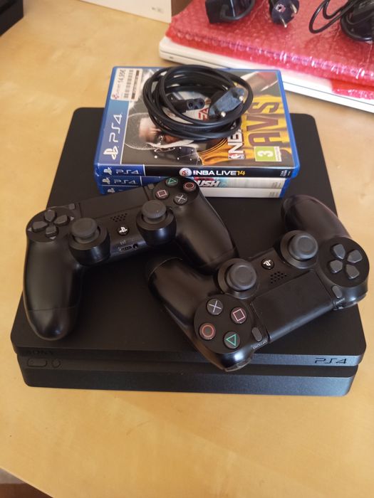Playstation 4 Slim Com 2 Comandos Originais Sony e 3 Jogos