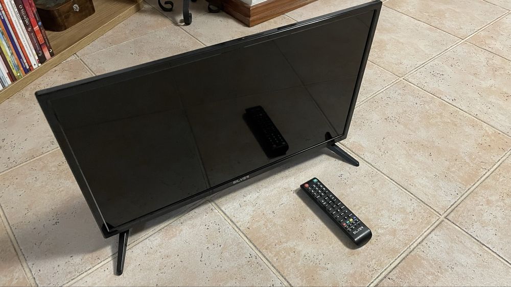 Tv Silver 24” com comando