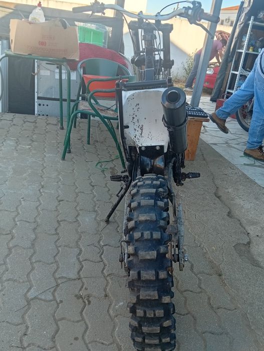 Mota AJP 125cc a 4 tempos para peças