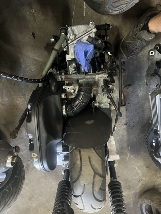 Piaggio mp3 125 hybrid silnik