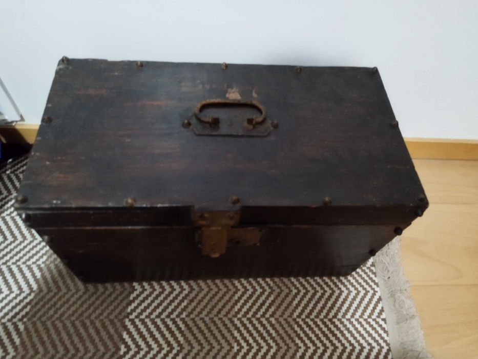 Baú antigo aproximadamente 180 anos