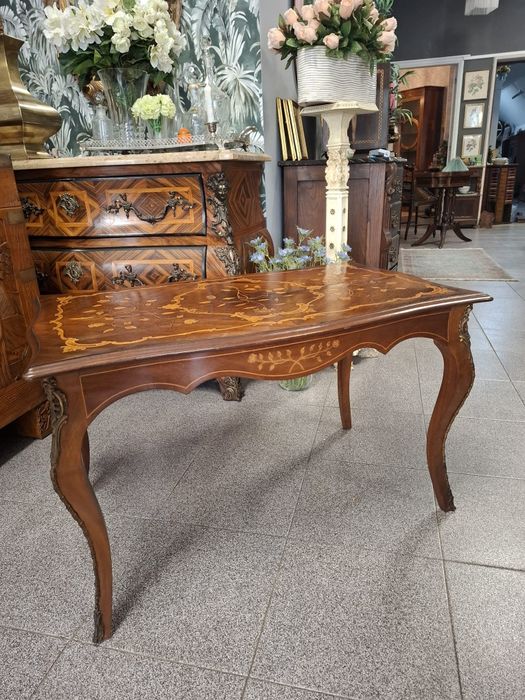 Mesa de Centro/ Mesa de Apoio Clássica.