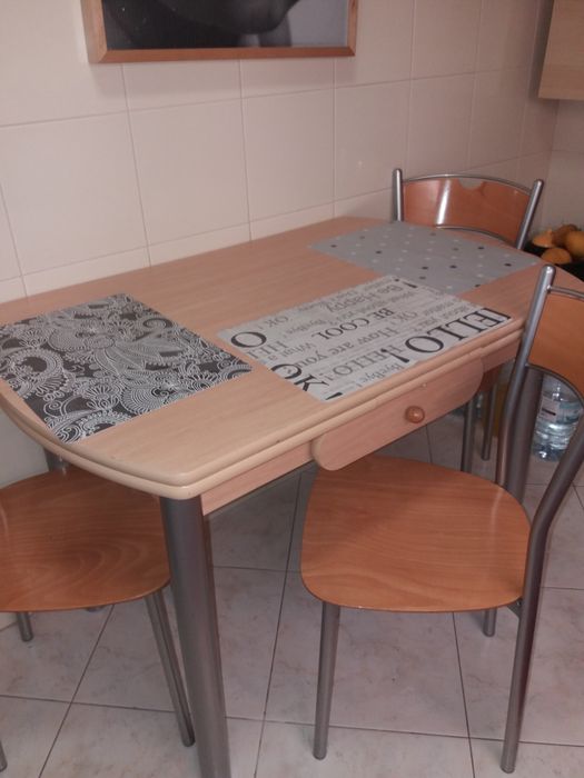 Mesa de cozinha com 4 cadeiras