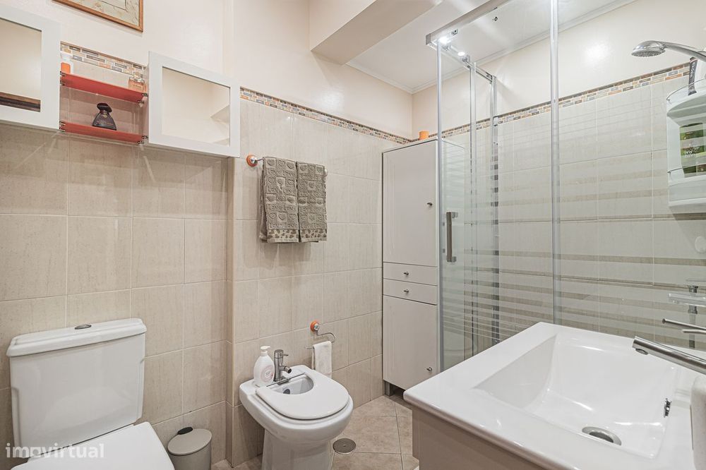 Apartamento T2 em Amora - Cruz de Pau