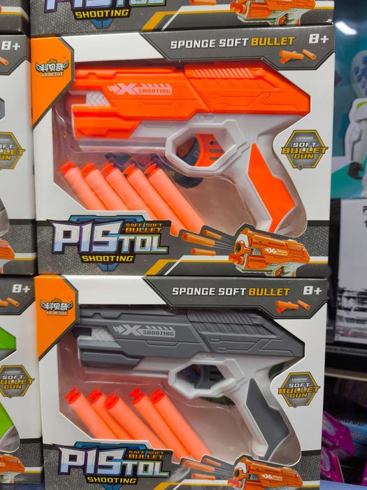 Бластер пістолет nerf з Польщі стріляє на 10 метрів