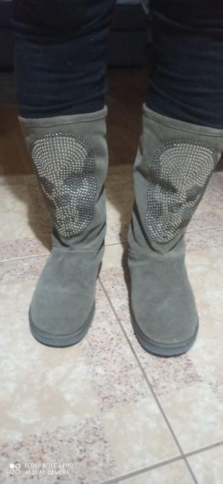 Уггі жіночі.Стан нових.