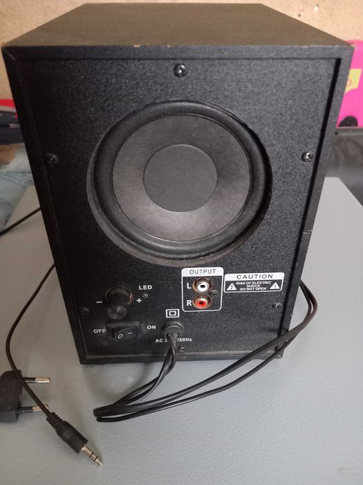 Coluna subwoofer com amplificador e 2 altifalantes