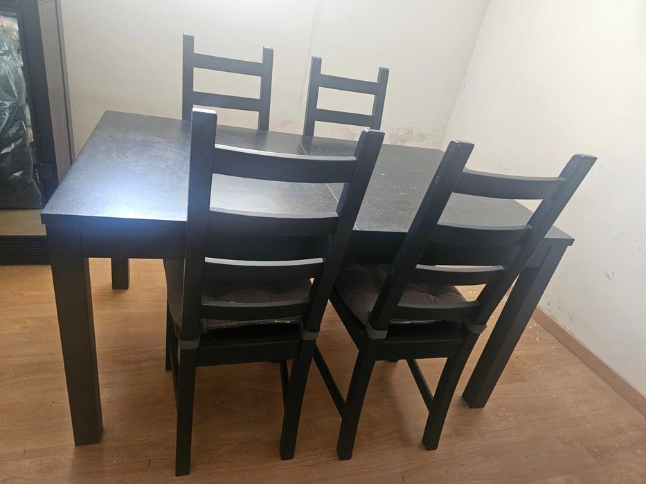 Mesa de sala + 4 Cadeiras
