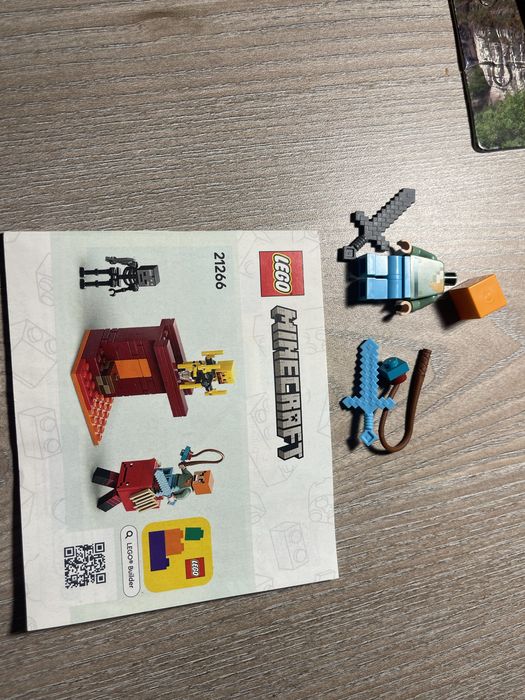 LEGO Minecraft 21266 The Nether Lava Battle