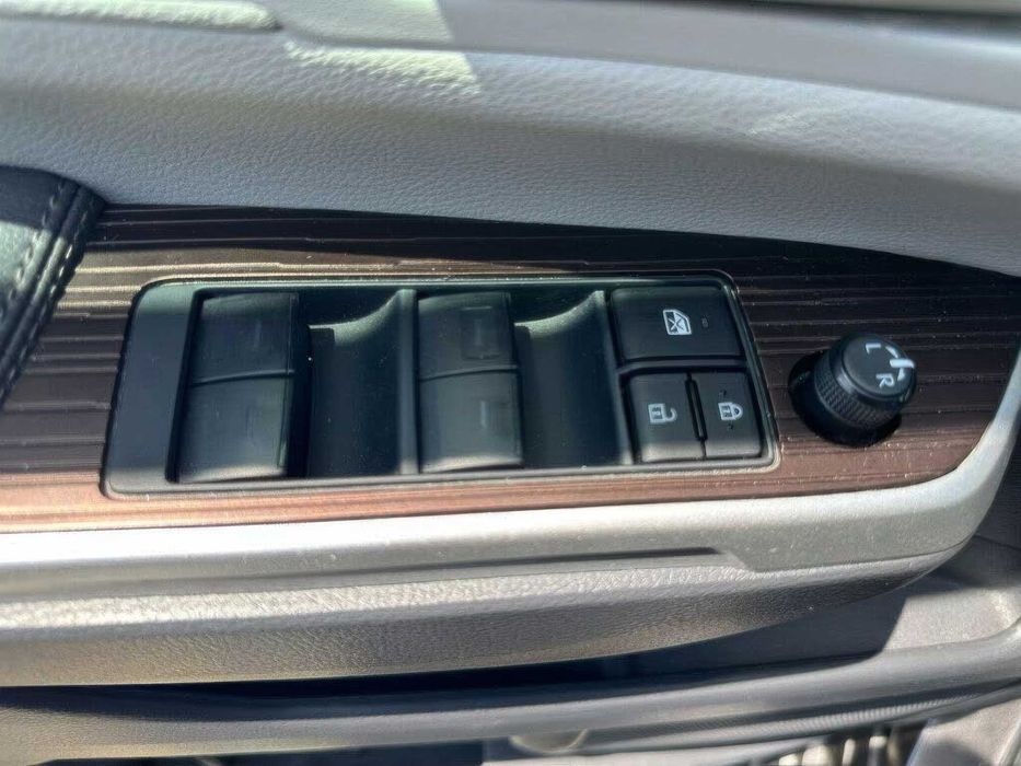 Toyota Sienna LE 8-Passenger      2024