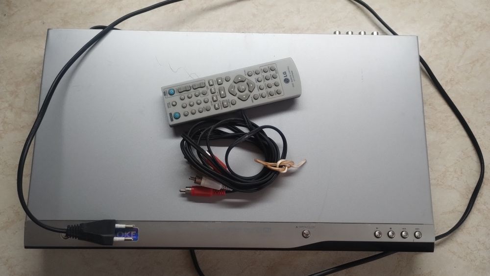 DVD  проигрыватель LG DK677X