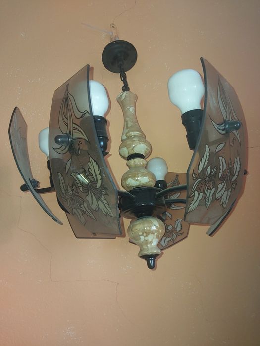 Żyrandol z czasów PRL rezerwacja