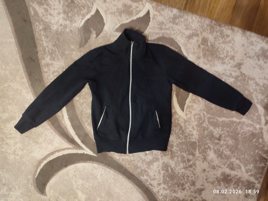 Кросівки та одяг для підлітка кофти худі реглани