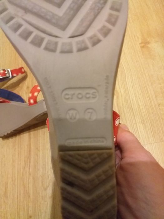 Sandały Crocs 38 damskie na koturnie paski Lato