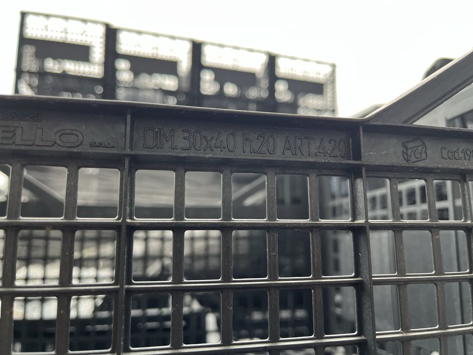 Skrzynki Plastikowe 30x40x20 jak nowe