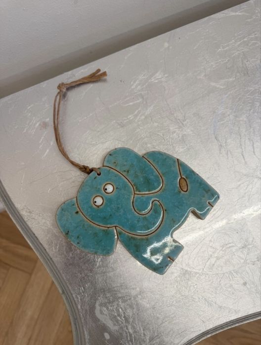 Porcelanowy slonik na sciane