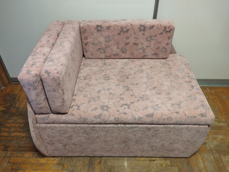 Маленький диванчик