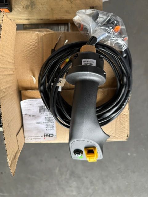 Joystick 84564057 do koparko ładowarki new holland rączka