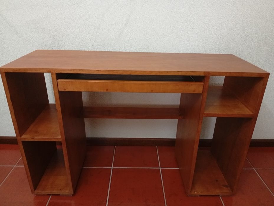 Secretaria de madeira