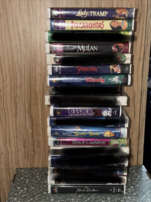 Kasety VHS - oferuje ponad 100 kaset