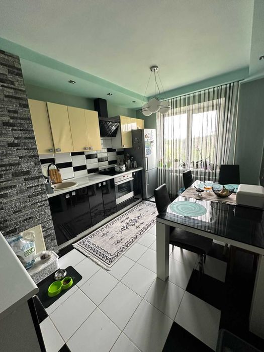 Продается 3-х комнатная квартира район Артема.