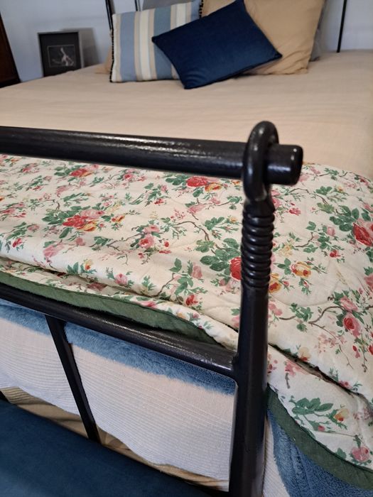 Cama 1.60mts x 2 mts em ferro
