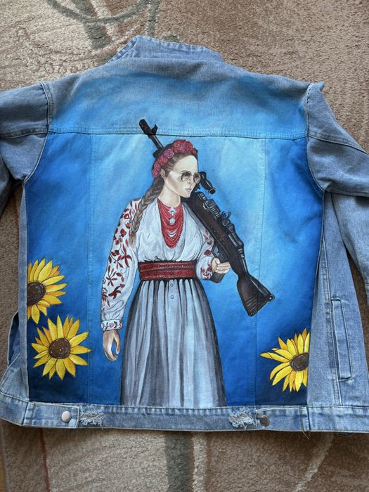 Куртка джинсова.