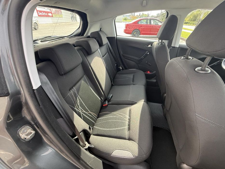 Продам Peugeot 208