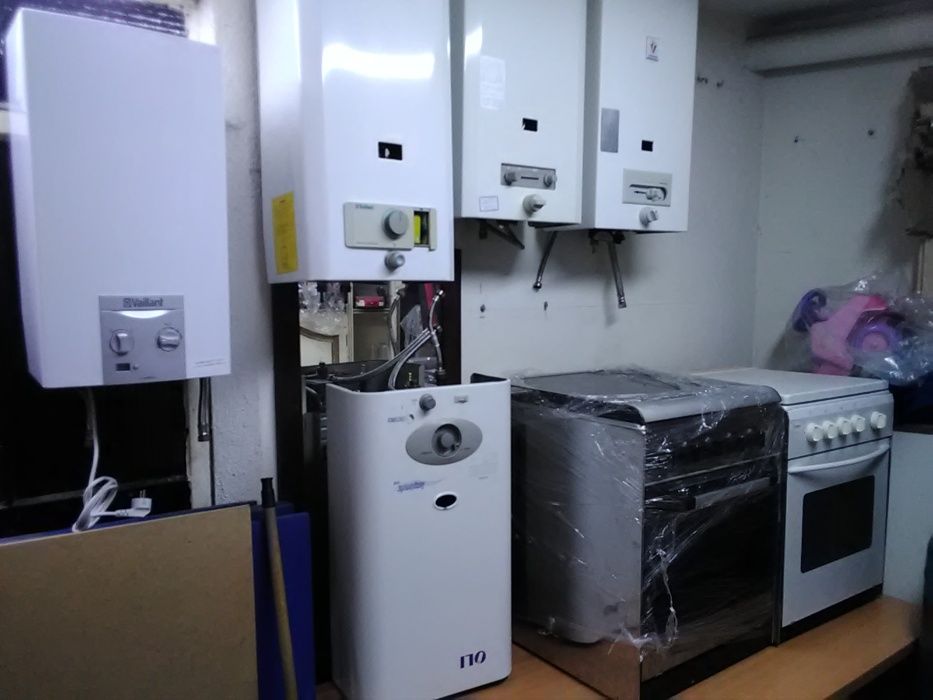 vários esquentadores e fogões