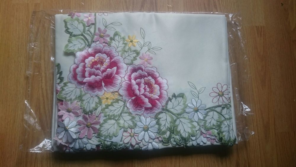 Продам скатерть новая