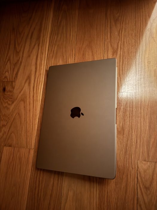 Vendo MacBook Pro 16" com carregador