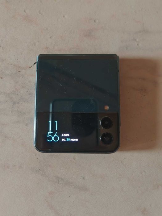 смартфон Samsung Flip 3