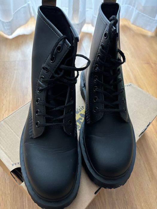 Czarne martensy vegan