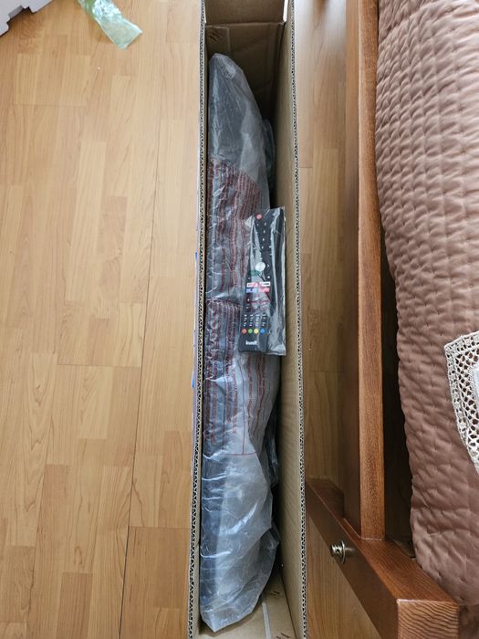 Televisão smart tv Kunft led de 32 pulgadas.