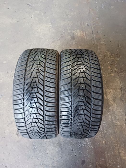 Vendo pneus semi-novos 245/40/18 Hankook