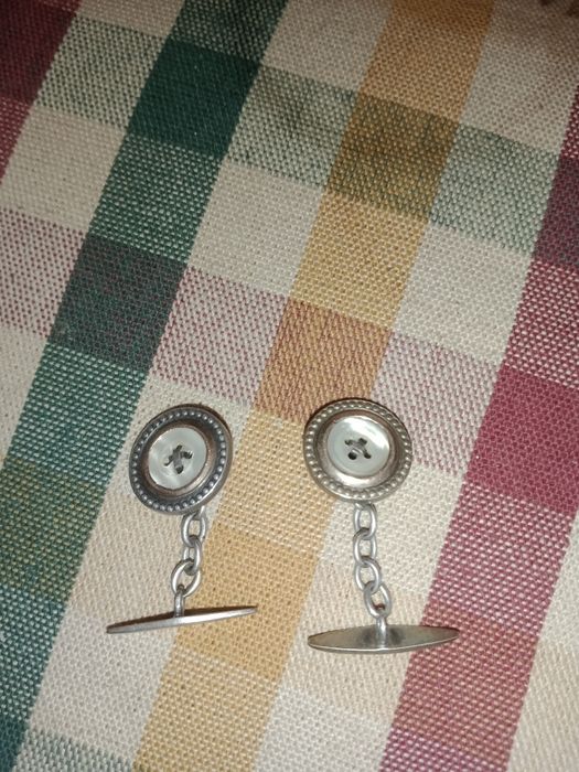 Botões de punho muninto antigos