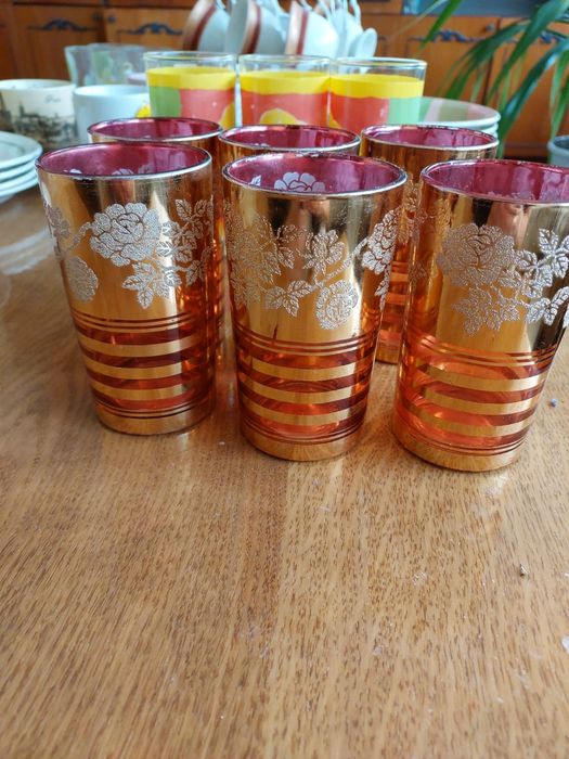 Скляні стакани...